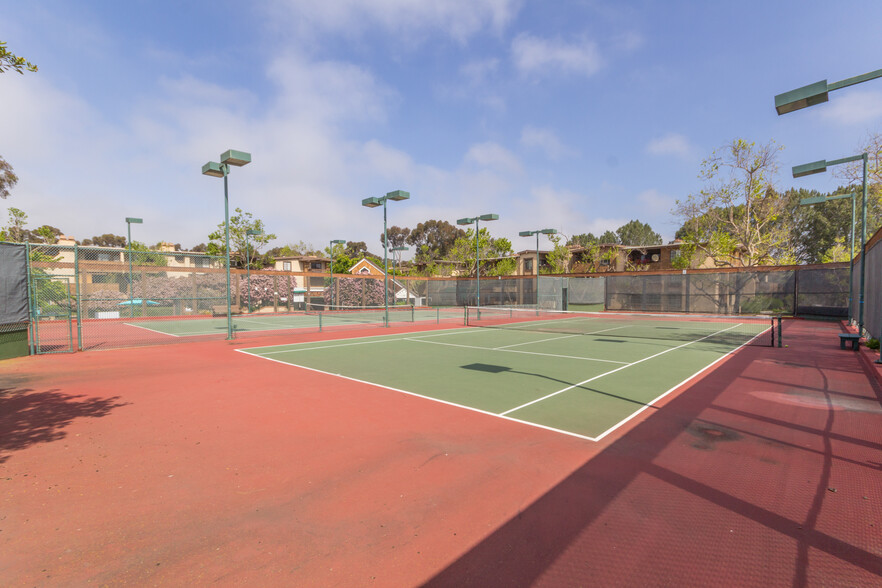 Building Photo - 8840 Villa La Jolla Dr