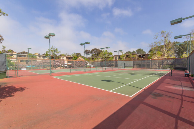 Building Photo - 8840 Villa La Jolla Dr