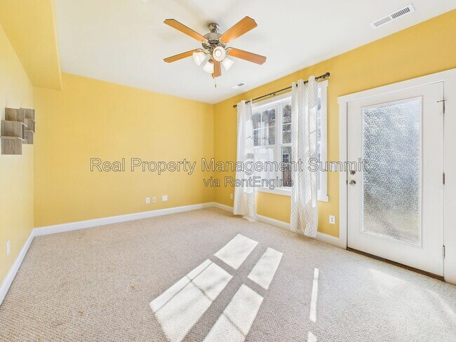 Building Photo - 350 Marquette Ct
