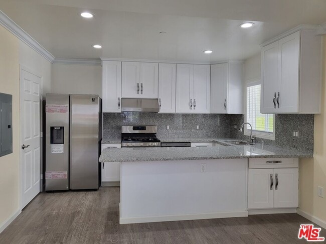 Primary Photo - 2758 W 12th St