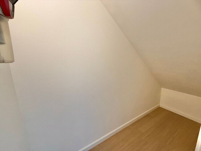Building Photo - 3 Bedrooms / 2.5 Bathrooms Townhome at Ili...