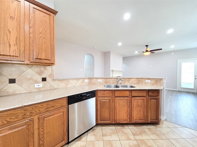 Building Photo - 17207 Mossbriar Ln