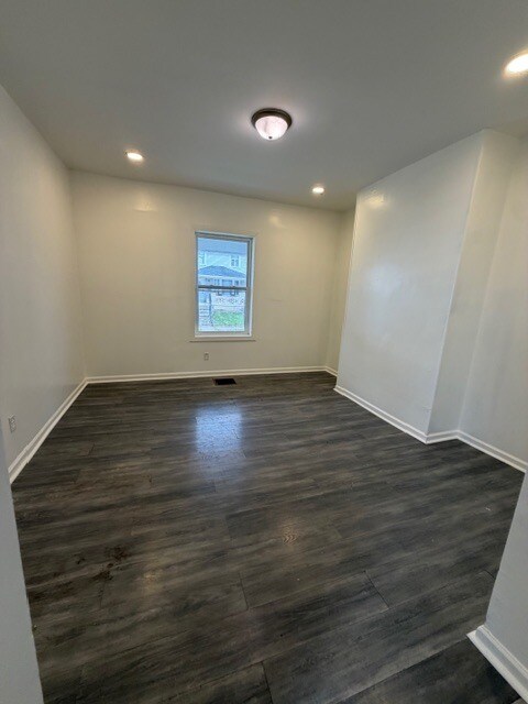 Building Photo - 41 S Oakley Ave