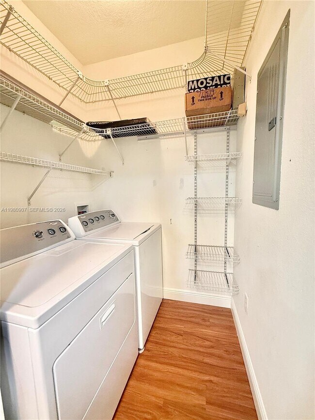 Building Photo - 3020 Alcazar Pl