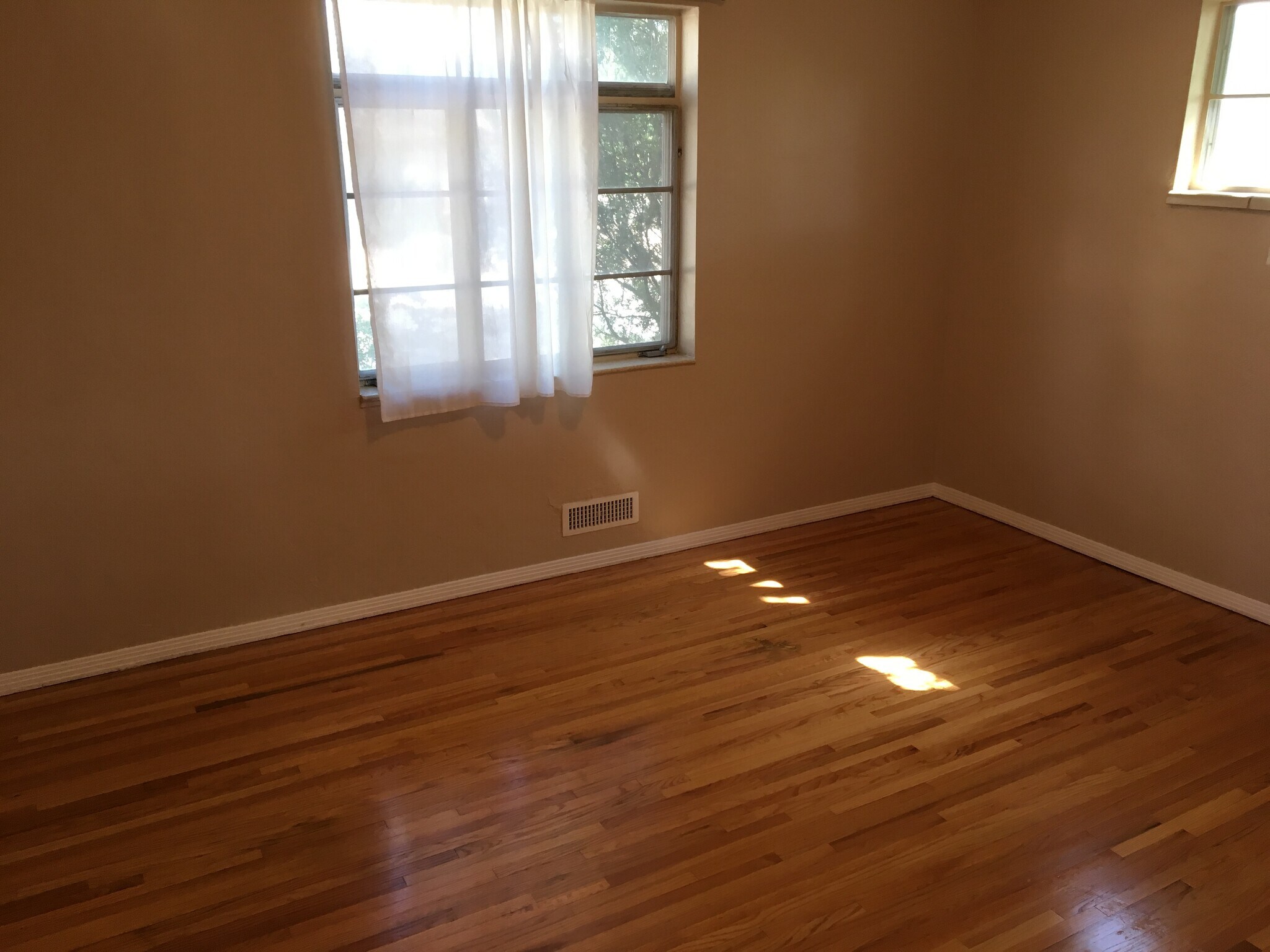 Building Photo - 305 Crestone Ave