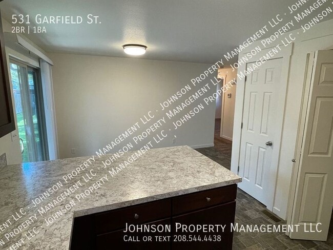 Building Photo - 531 Garfield St