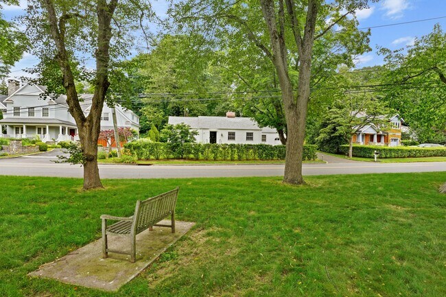 Building Photo - 35 Skylark Rd