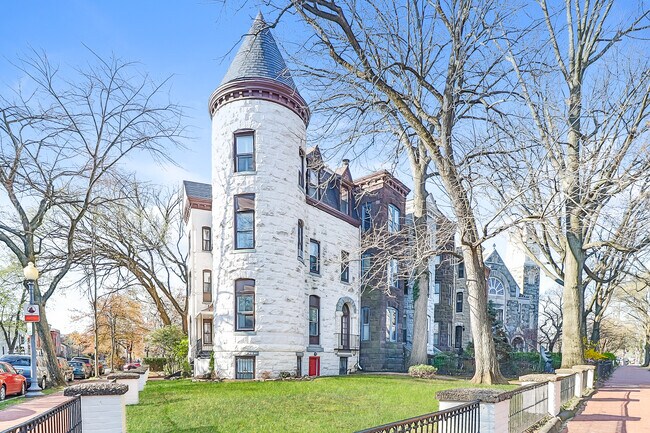 Building Photo - 821 North Carolina Ave SE