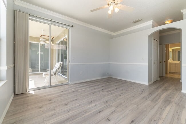 Building Photo - 3-Bed 2-Bath Unfurnished Pool Home - Green...