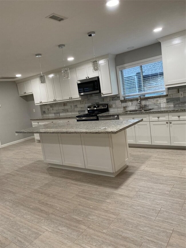 Building Photo - 1622 Fall Valley Dr