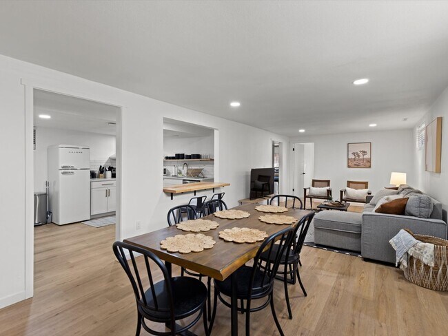 Building Photo - 4899 Sonata Dr