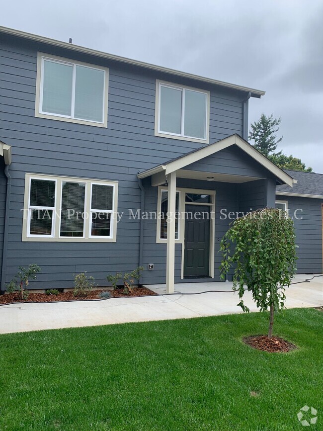 Building Photo - Charming 2-Bed Retreat with Modern Comfort...