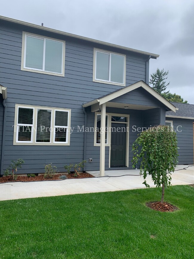 Building Photo - Cozy 2-Bed Retreat with Gleaming Hardwood ...