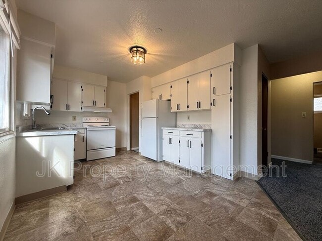 Building Photo - 3108 9th Ave N