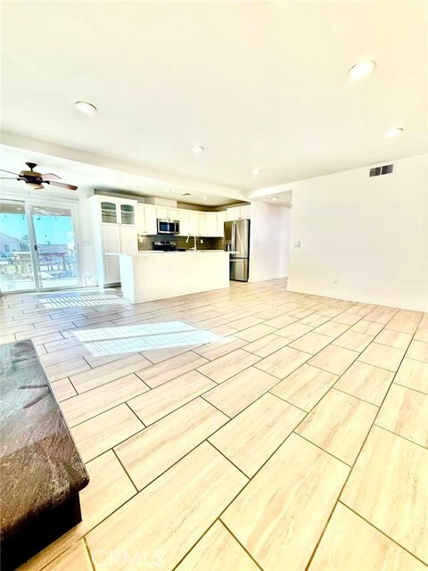 Building Photo - 9513 Sunflower St