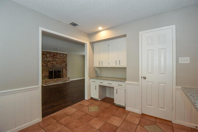 Building Photo - 1831 Willow Point Dr