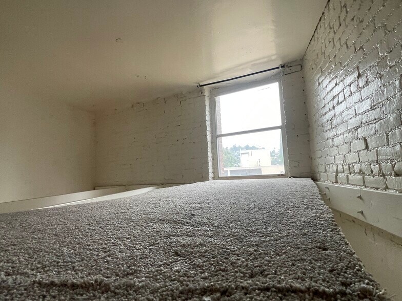"runway" loft extension - 4013 W Sunset Blvd