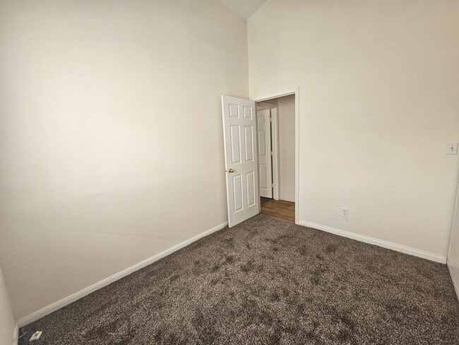 Building Photo - Charming Single-Story with Vaulted Ceilings Near Shopping & Freeways