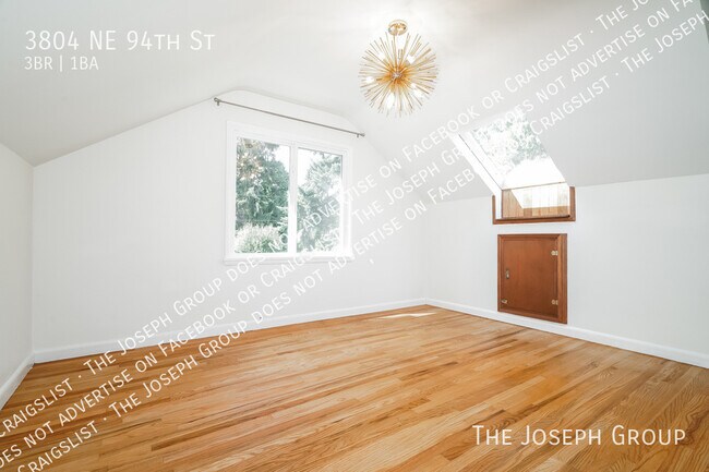 Building Photo - 3804 NE 94th St