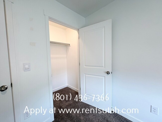 Building Photo - Lovely Santaquin Home