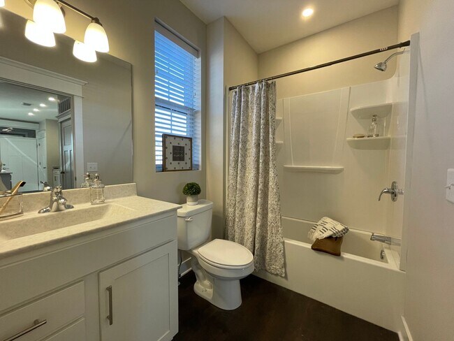 Building Photo - New 2 Bedroom 2 Bathroom Flat in Ralston