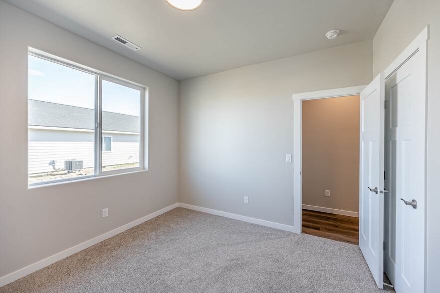 Building Photo - 4075 Quinn Dr NE