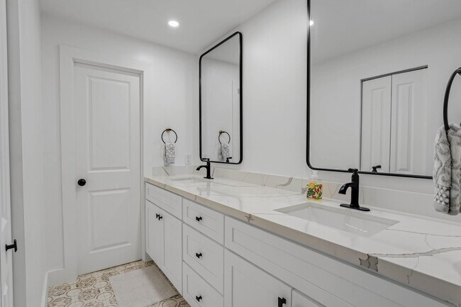 Building Photo - 401 Briny Ave