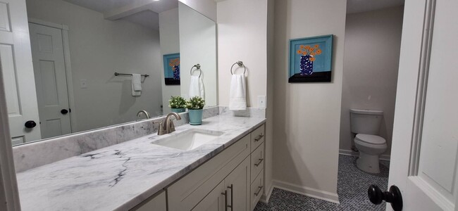 Building Photo - Beautifully renovated home in Rocky Woods ...