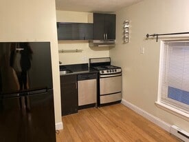 Building Photo - 11 Bartlett Pl