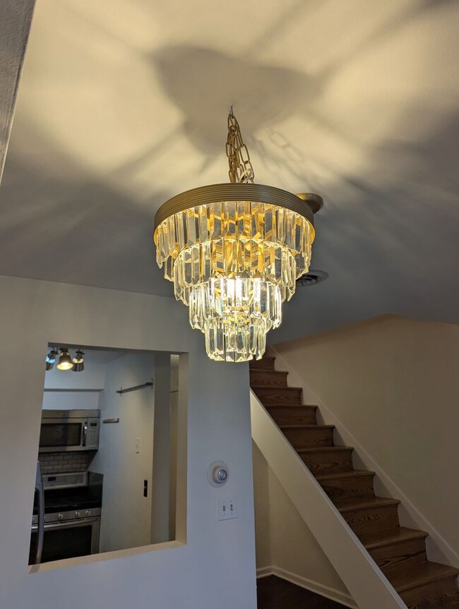 Building Photo - 2 Bedroom 1 Bathroom Loft Apartment (Shadyside)