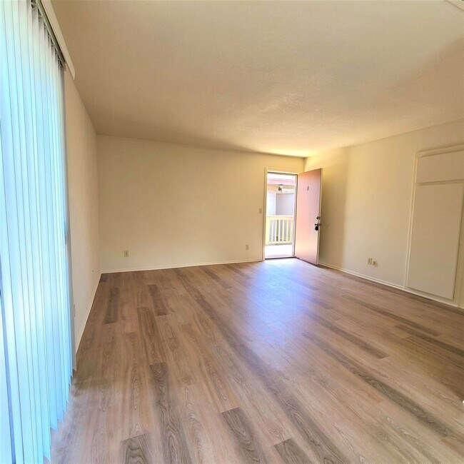 Building Photo - 3049 Jeffrey Dr