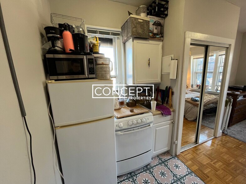 Building Photo - 40 Anderson St