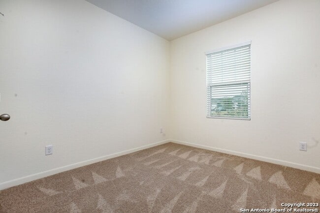 Building Photo - Modern Move-In Ready Home Near Lackland AFB | Pool, Park & Prime Location!