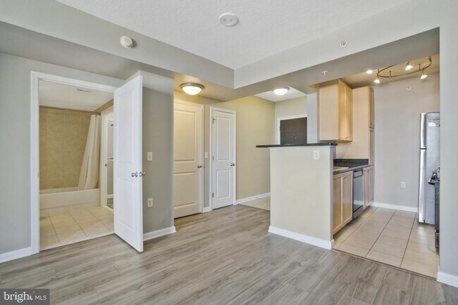 Building Photo - 851 N Glebe Rd