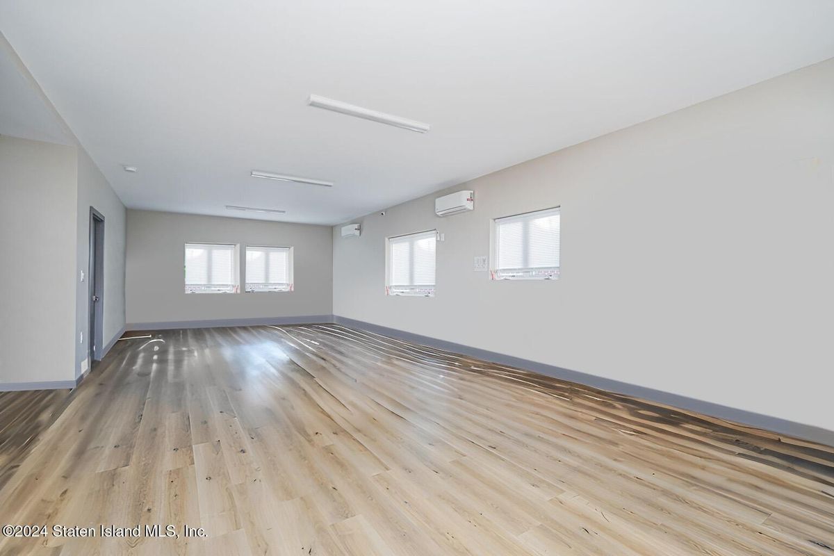 Building Photo - 2981 Hylan Blvd