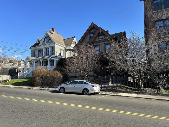 Building Photo - 88-90 Willow St