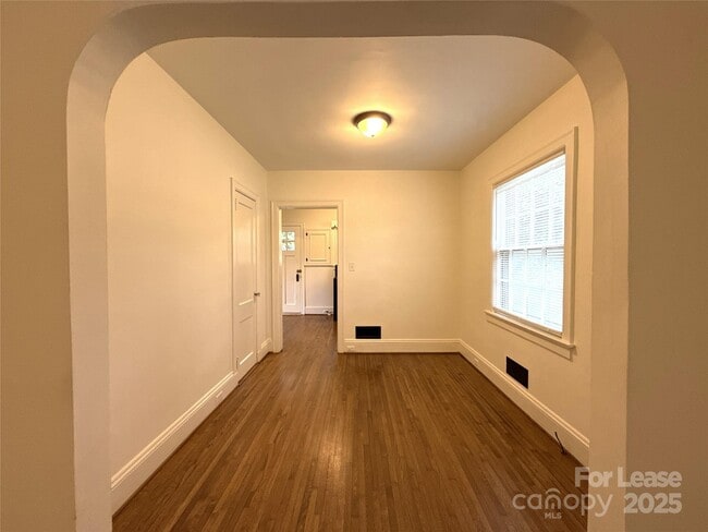 Building Photo - 1901 Armstrong Park Dr