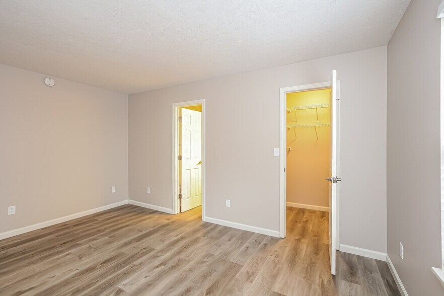 Building Photo - 1108 W Southport Rd