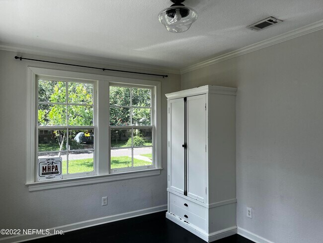 Building Photo - 4743 Kerle St