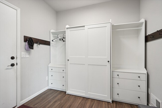 Building Photo - 5811 Levitan Ln