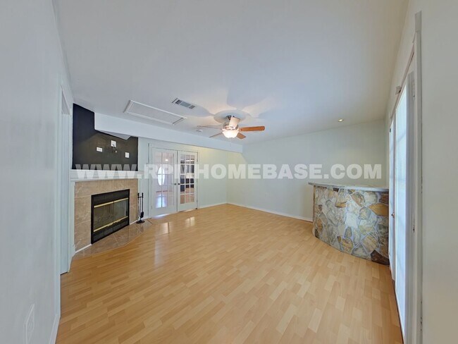 Building Photo - Crestview Charm: 4 Bedroom Home with Hard Floors and Fenced Yard!