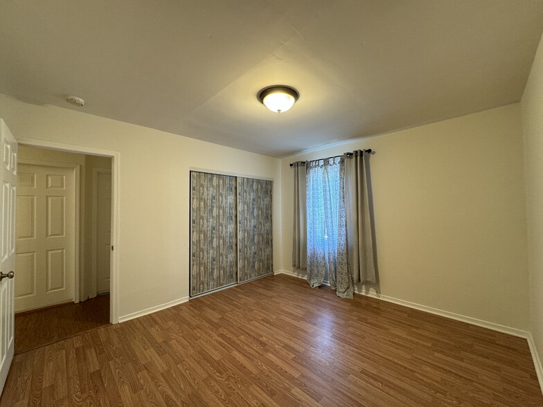 Building Photo - 1183 N Normandie Ave