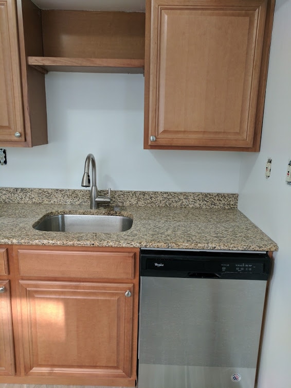 Building Photo - Check out this Totally Updated First Floor Duplex! 2BR+Den