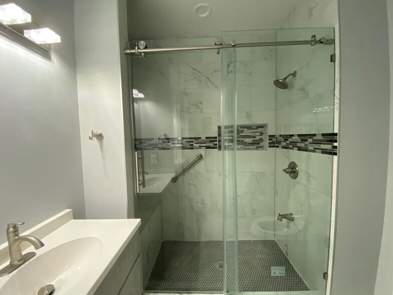 Shower with Glass Doors - 24967 Halite Dr