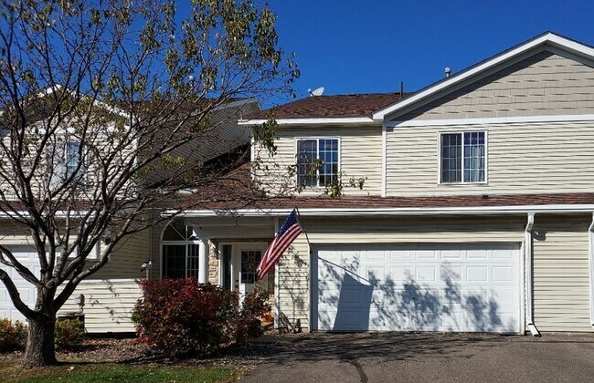 Building Photo - Nice 2 Bedroom 1.5 Bathroom Townhome in Hudson