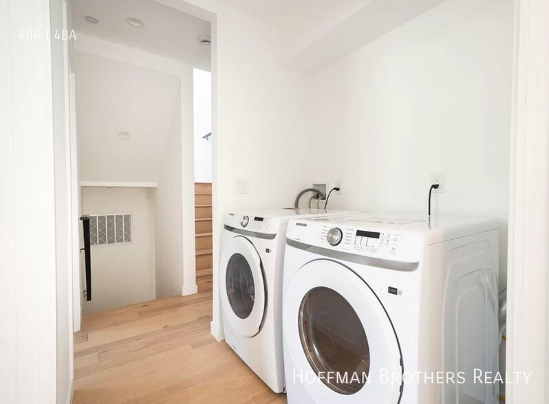 Building Photo - 2683 Roseview Ave