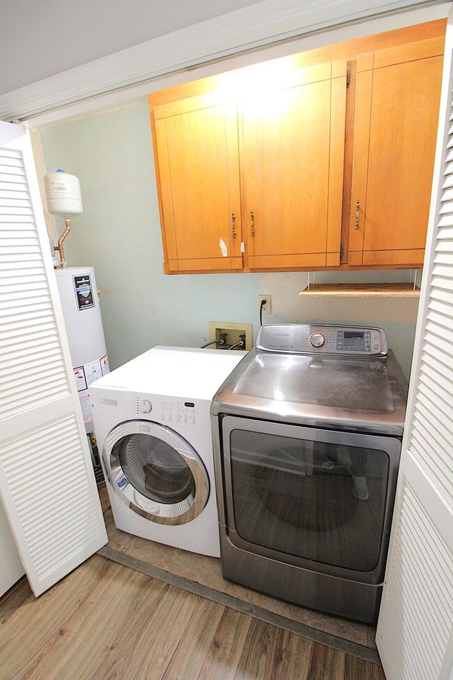 Building Photo - Remodeled 2 Bedroom with a covered porch!