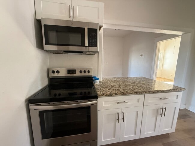 Building Photo - 105 S Magnolia St