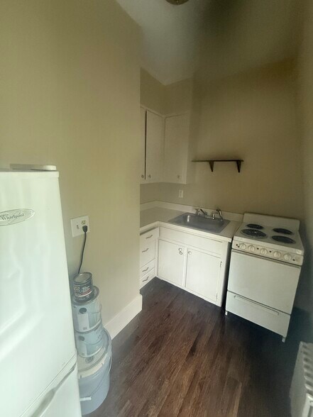 Primary Photo - 12 Pleasant St