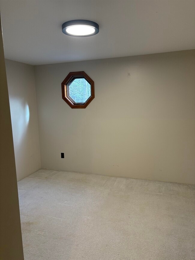 Building Photo - 290 Glen Ledge Rd